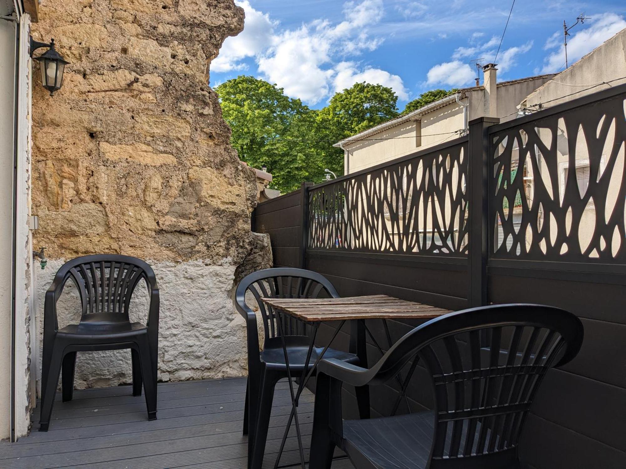 Spacious Town House With Balcony Монтаняк Екстериор снимка