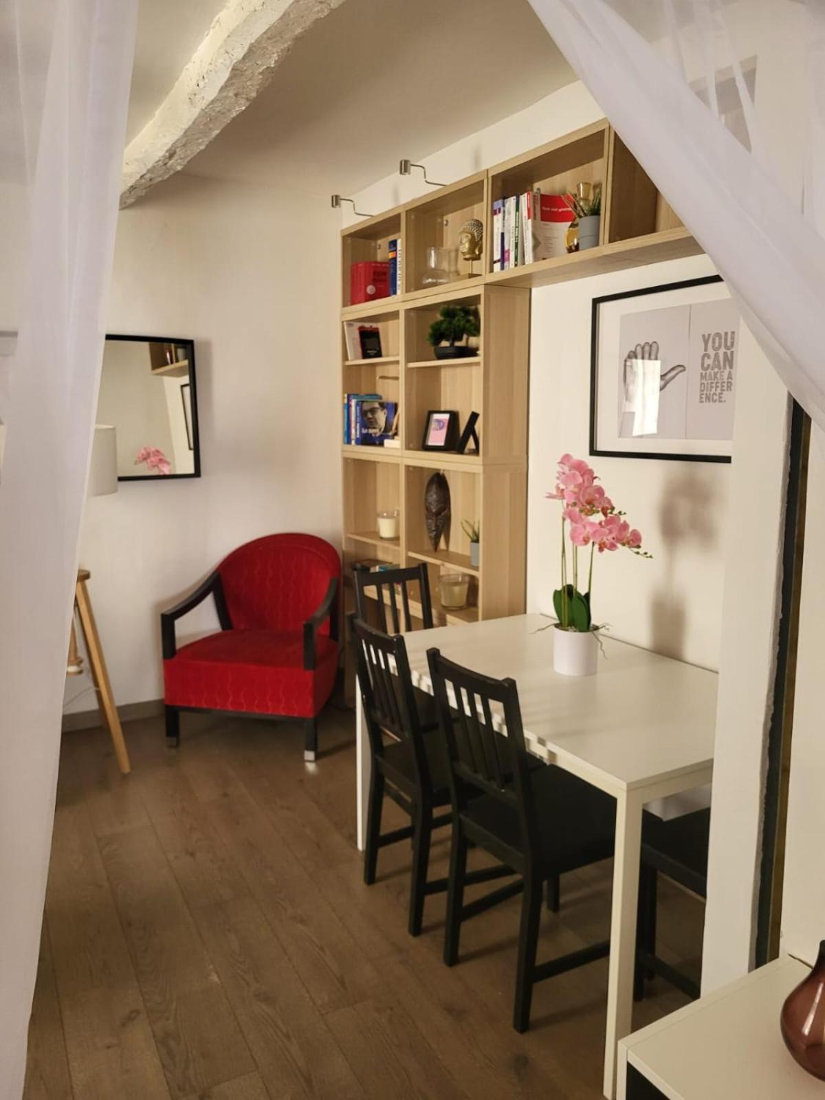 Spacious Town House With Balcony Монтаняк Екстериор снимка