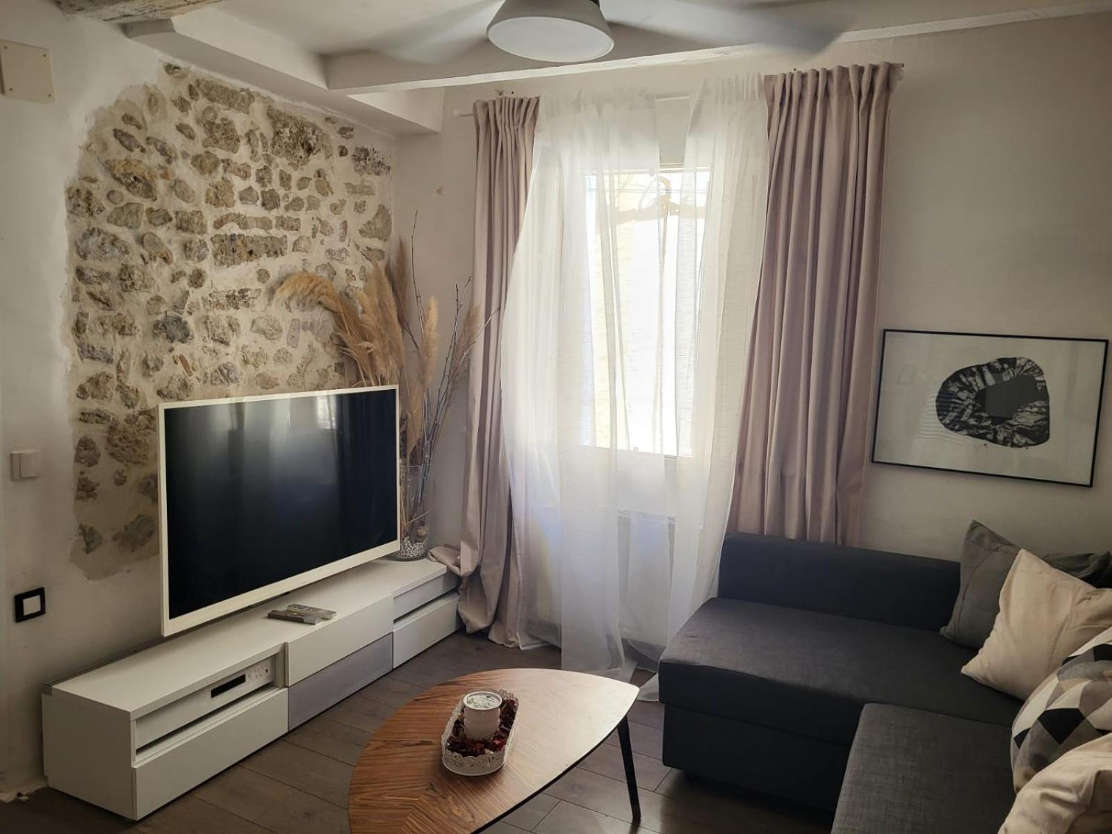 Spacious Town House With Balcony Монтаняк Екстериор снимка