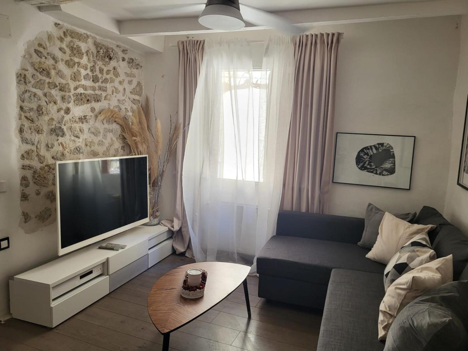 Spacious Town House With Balcony Монтаняк Екстериор снимка